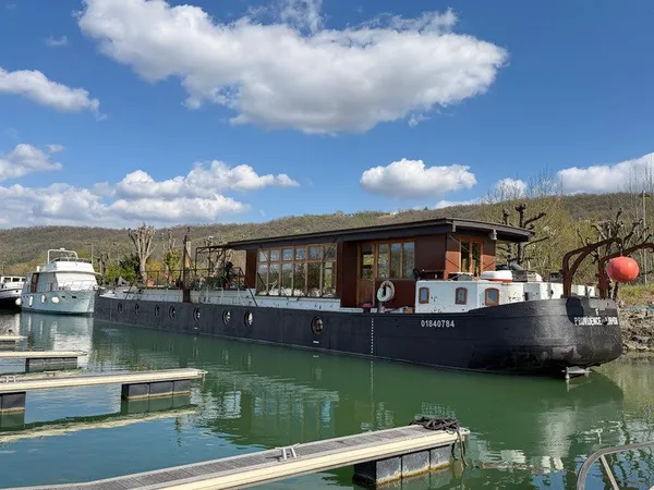 Magnifique péniche habitation 190 m² - LES ROCHES DE CONDRIEU (38)