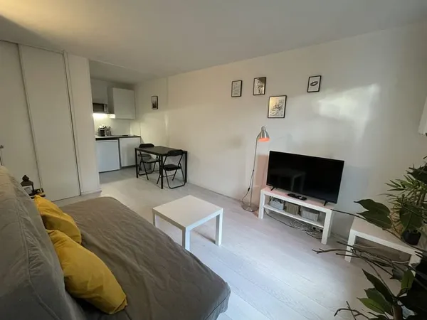 LOCATION A L'ANNEE MEUBLEE