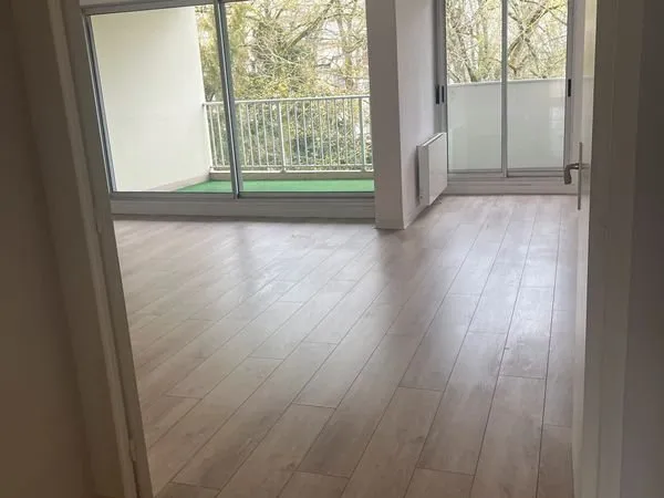 Appartement traversant très lumineux libre de suite 110 m2