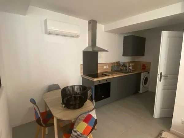 Vend grand studio meublé 29m2 proche gare