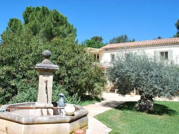 Villa 10 pièces 180 m²