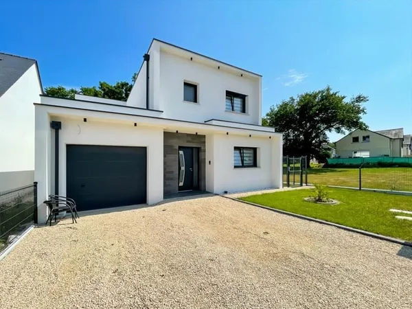 Maison neuve, vaste pièce de vie, chambre au rdc