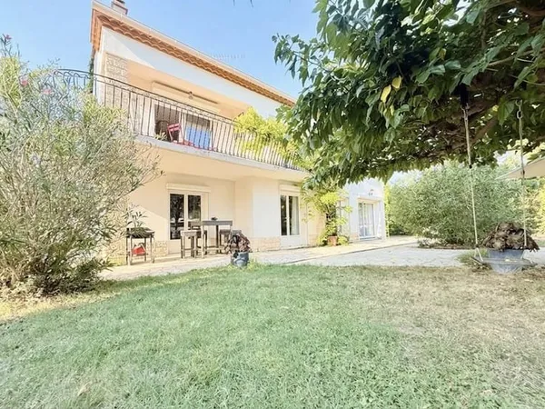Villa 7 pièces 185 m2, Pisine, grand garage et parcelles 152