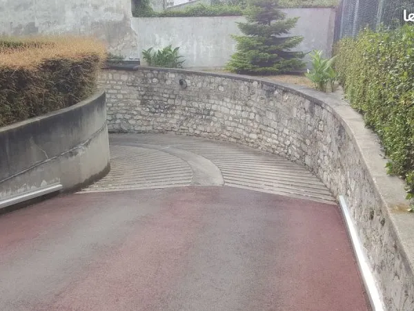 Parking rue Georges Huchon