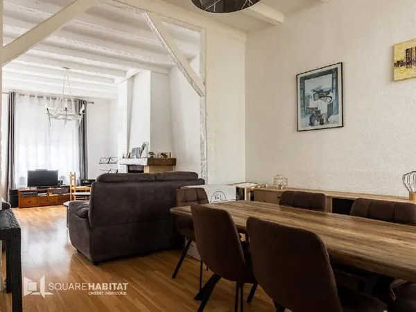 Secteur Egalité ! Venez découvrir cette superbe habitation atypique, au charme incontestable !