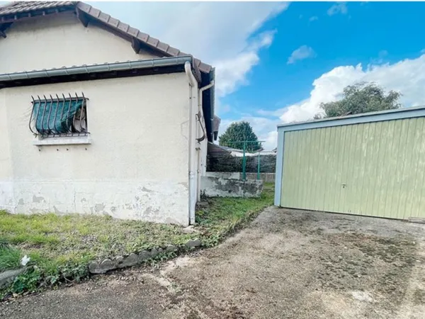 Maison de ville 70 m² + combles ? Tout à pied ? A13 & SNCF à