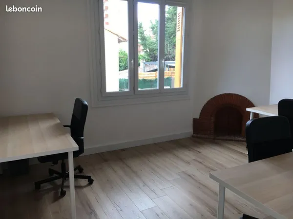 Bureau privatif de 4 postes dans espace de coworking