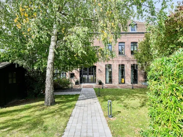 Bondues , emplacement stratégique , très bel immeuble de 270 m2