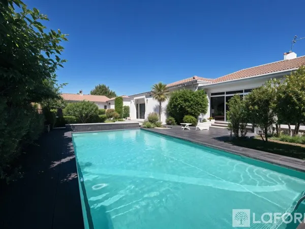 Maison 4 pièces 214 m²