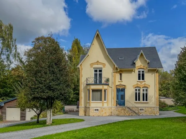 Maison 8 pièces 240 m²