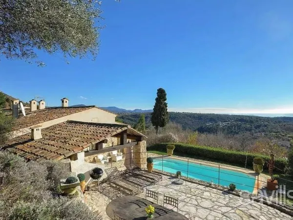 Villa 8 pièces 288 m²
