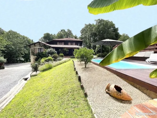 Propriété 7 pièces 204 m²