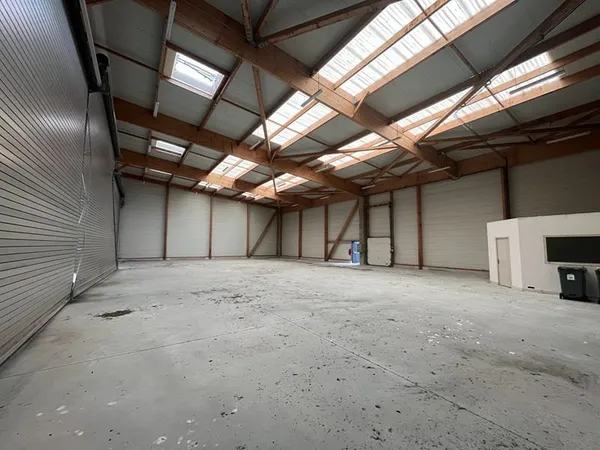 49 Marcé, entrepôt 625 m2 à louer