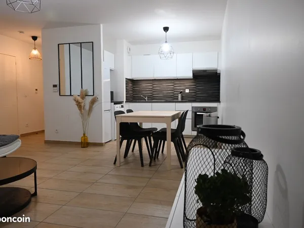 Appartement récent 2 pièces 48m² + garage - Condrieu centre