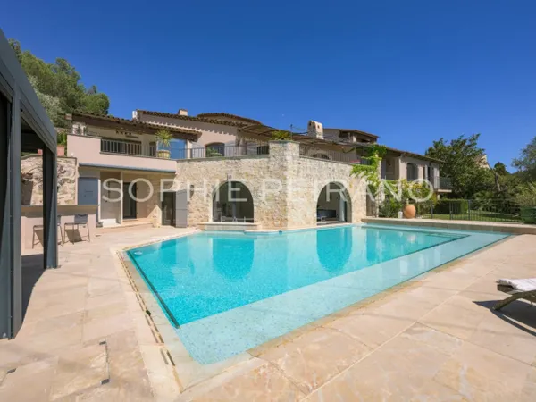 MOUGINS - VILLA AVEC VUE PANORAMIQUE