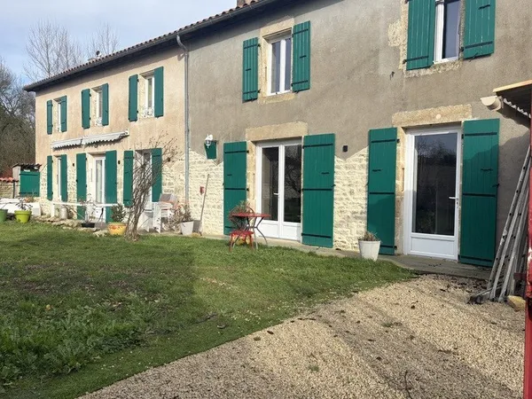 Maison de campagne rénovée- 171 m² - 7 pièces VILLEFOLLET (79)