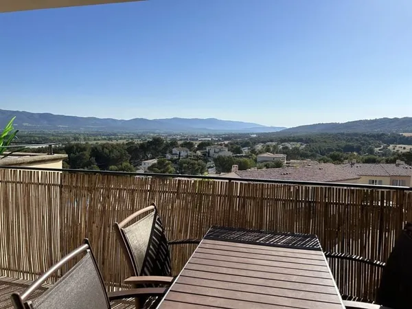 MALLEMORT - DOMAINE DE PONT ROYAL. Appartement T2 meublé , t