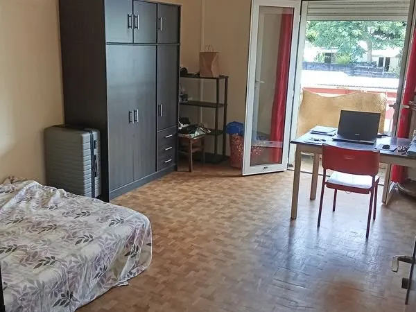 Chambre spacieuse avec balcon et clim