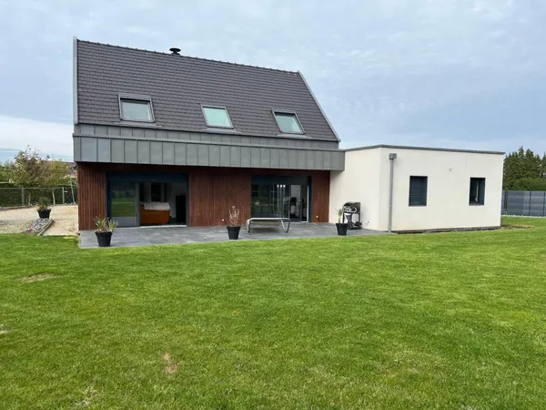 Maison de 2017, 5 chambres, garage sur 1600m²