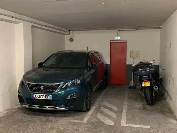 Place parking pour 2 roues scooter ou moto