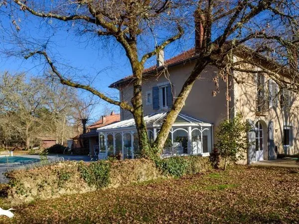 Maison 8 pièces 312 m²