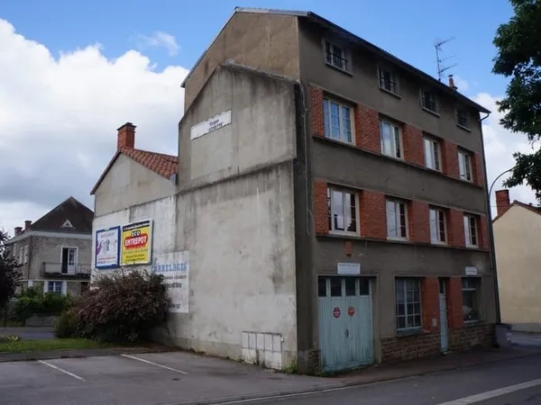 Immeuble locatif avec local commercial
