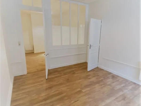 F3 rénové à neuf Haussmannien- 65 m² - Centre