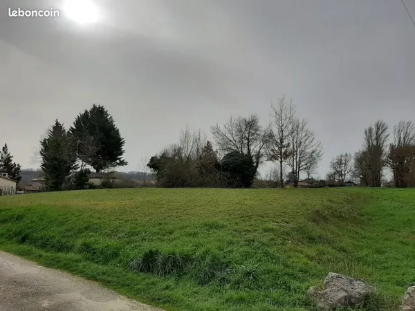 TERRAIN 1700 m2 SOLOMIAC centre