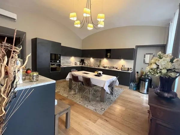 Appartement 5 pièces 166 m²