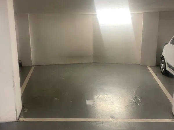Emplacement parking très spacieux