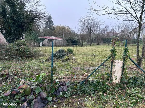 Terrain viabilisé de 438 m² à vendre à Luzillé