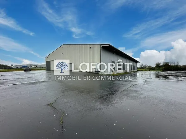 Bâtiment à usage d'atelier et / ou stockage - 2 000 m2