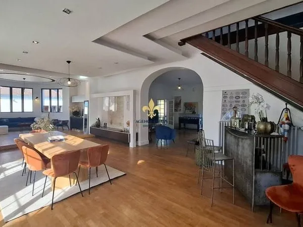 Maison 10 pièces 333 m²