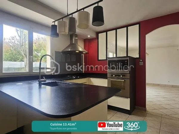 Maison familiale de 6 chambres avec double garage