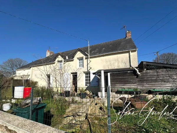 Maison mitoyenne à rénover !! Proche du bourg, calme
