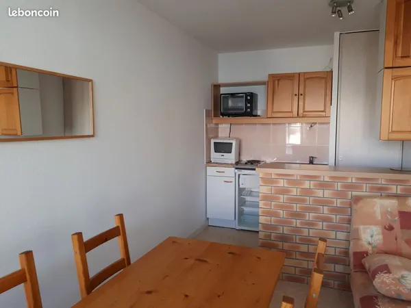 Appartement 2 pièces meublé dans très belle résidence sécurisée avec parking couvert et accès sécuri