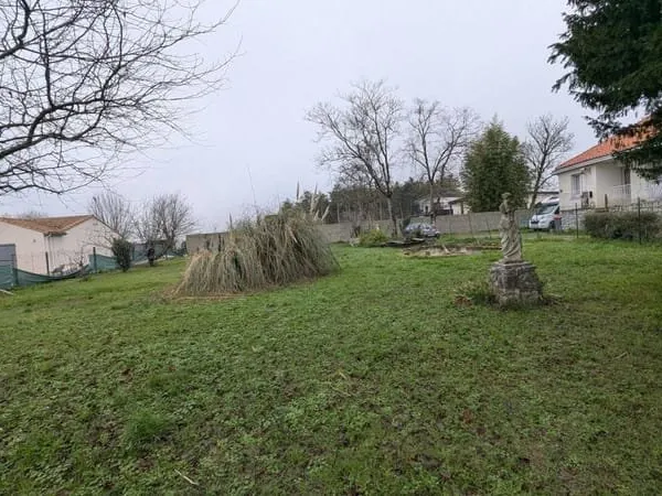 Terrain constructible 796 m²