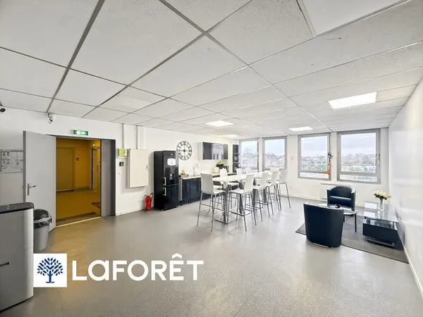 Bureaux Ris Orangis 142 m2, proche Tramway.