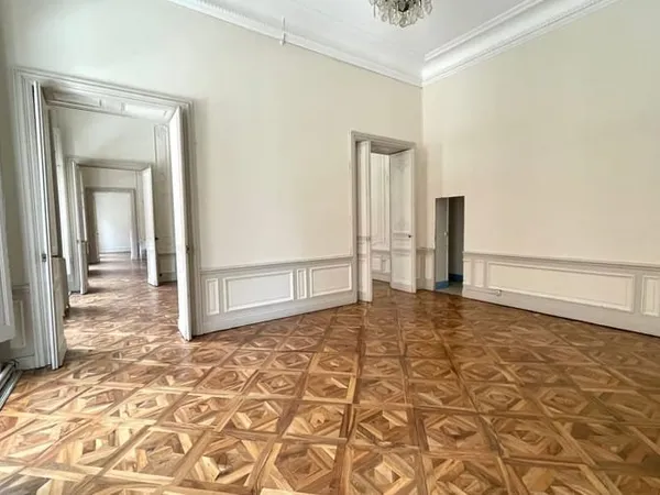 Bureau 197 m²