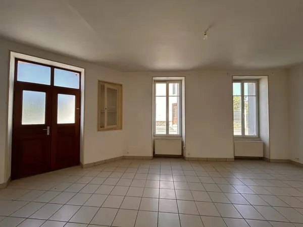 A VENDRE - Spacieuse maison à Saint-Gaultier