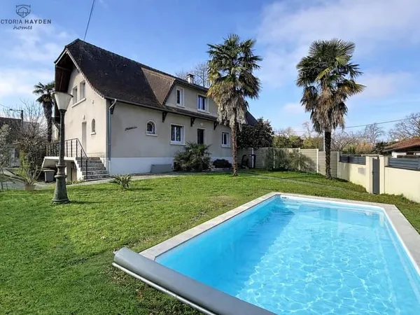 Billere - Renovated family house with pool + independent studio (ideal guests or rental)