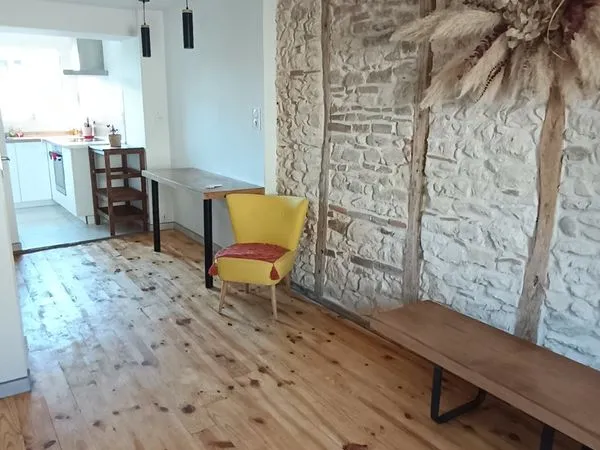 Loue maison de village avec petit jardin