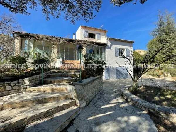 Maison 8 pièces 290 m²