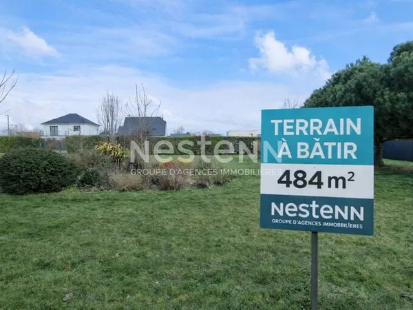 A VENDRE - TREGUEUX - Terrain constructible de 484 m²- hors lotissement - libre de constructeur