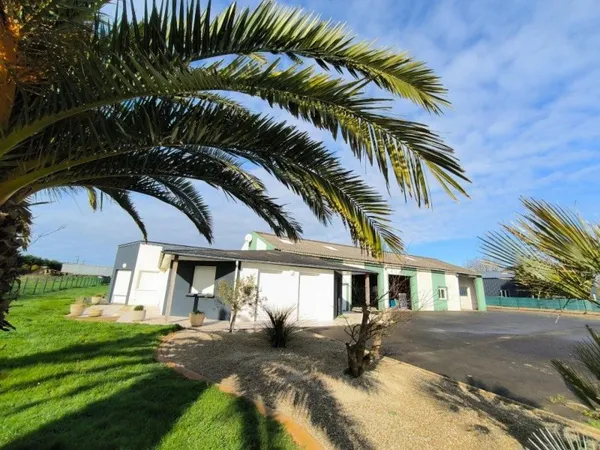LOCAL COMMERCIAL - HANGAR