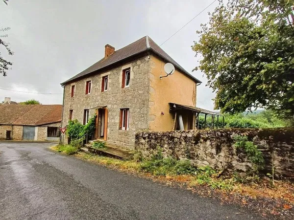 A vendre limite Puy de Dôme et la Creuse maison avec 4630m