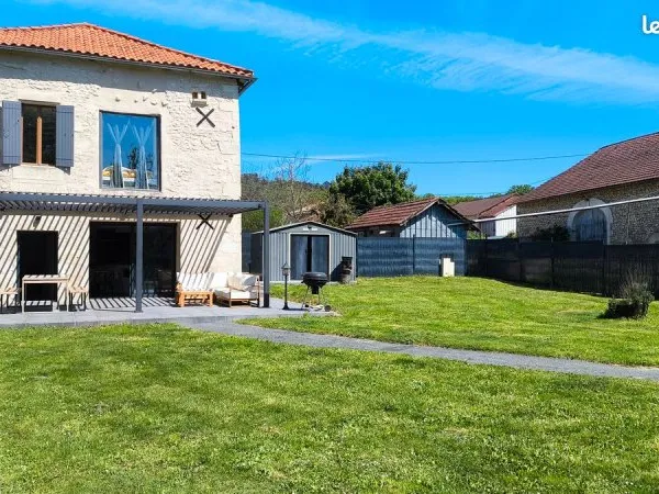 Maison en pierre avec grand terrain - Terrasse plein sud - Environnement calme