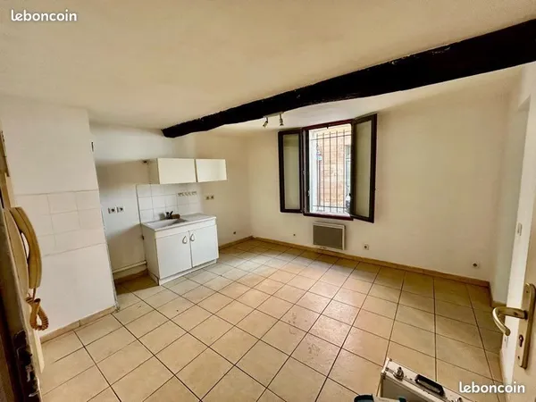 Nîmes centre - Appartement 2 pièces à saisir, libre immédiatement