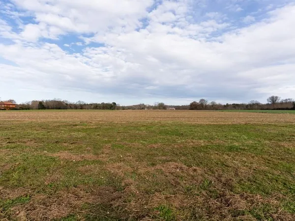 Terrain de 1 703 m2 dans un environnement privilégié