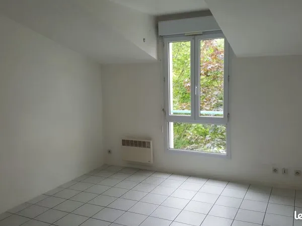 Studio - 22m² - Route de Gençay
